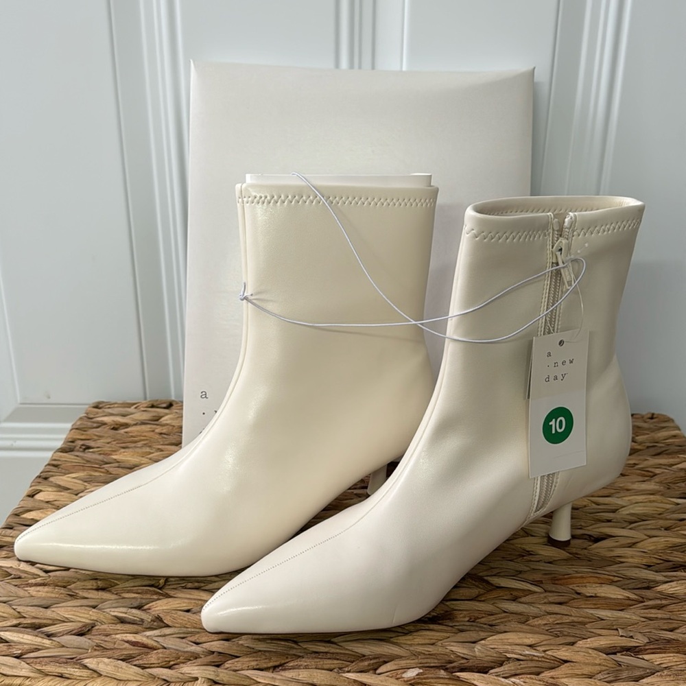 New Women’s Lonnie Kitten Heel Stretch Ankle Boots- “A New Day” Size 10